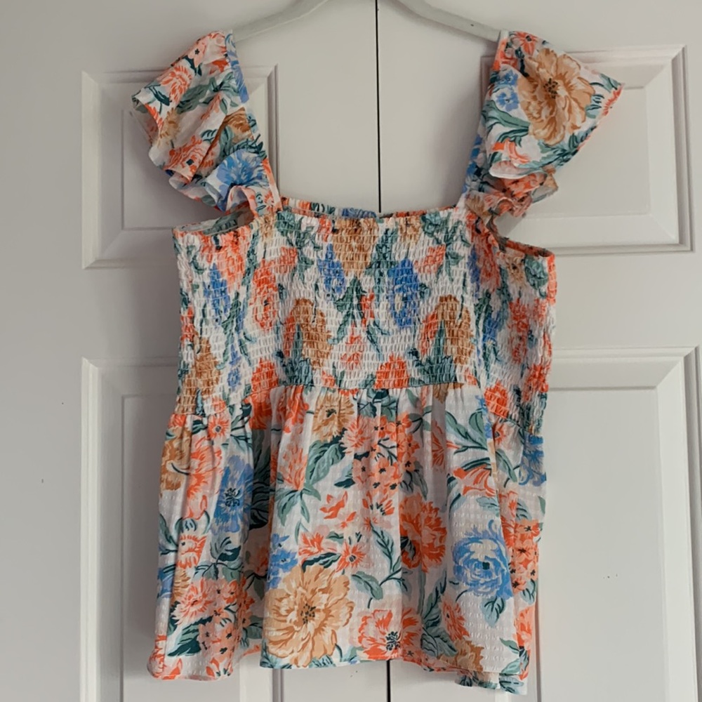 Loft top 🌸🌼🌸 - Picture 2 of 4